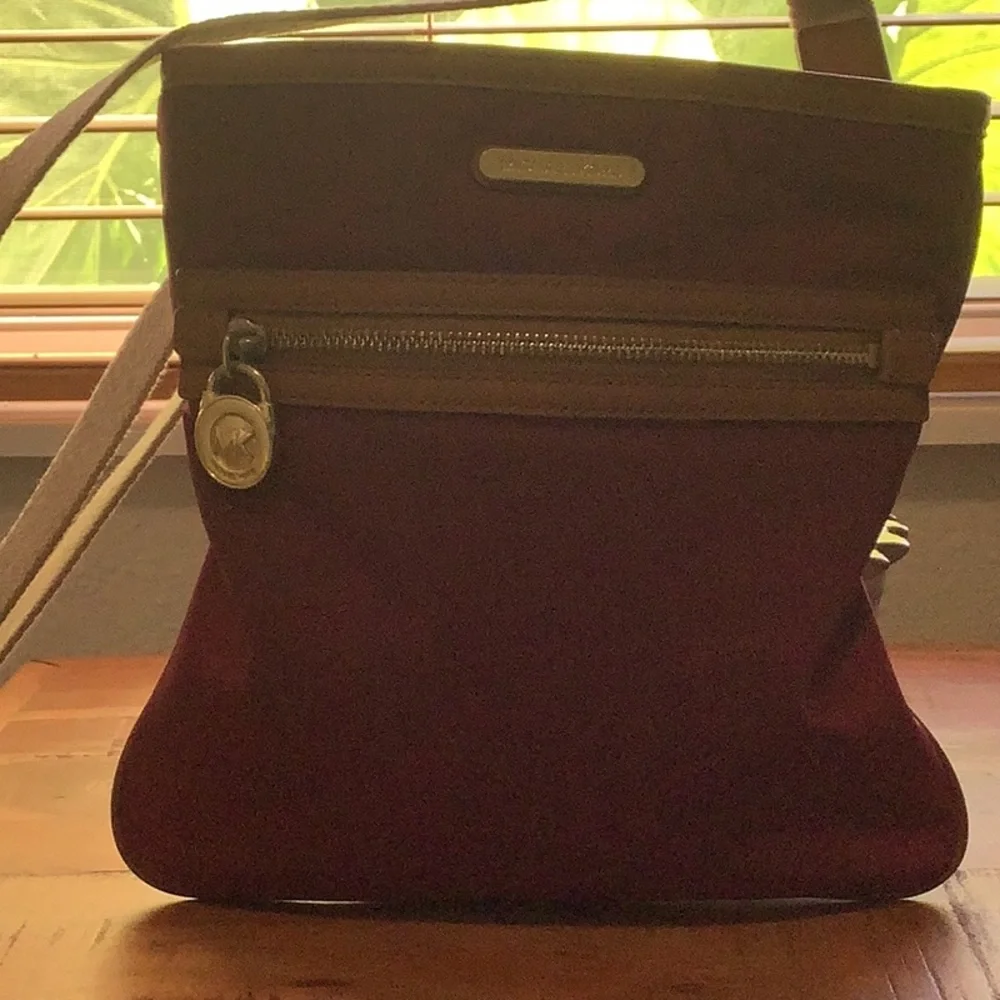 Elegant Burgundy Crossbody Bag - Picture 2 of 14